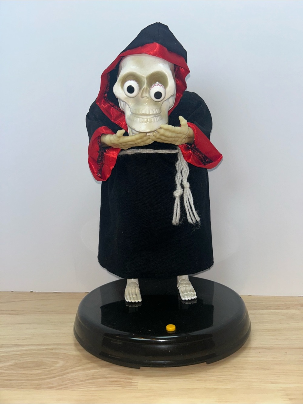Vintage Gemmy Head Catching Skeleton Animated Halloween Prop In Box Sings Works